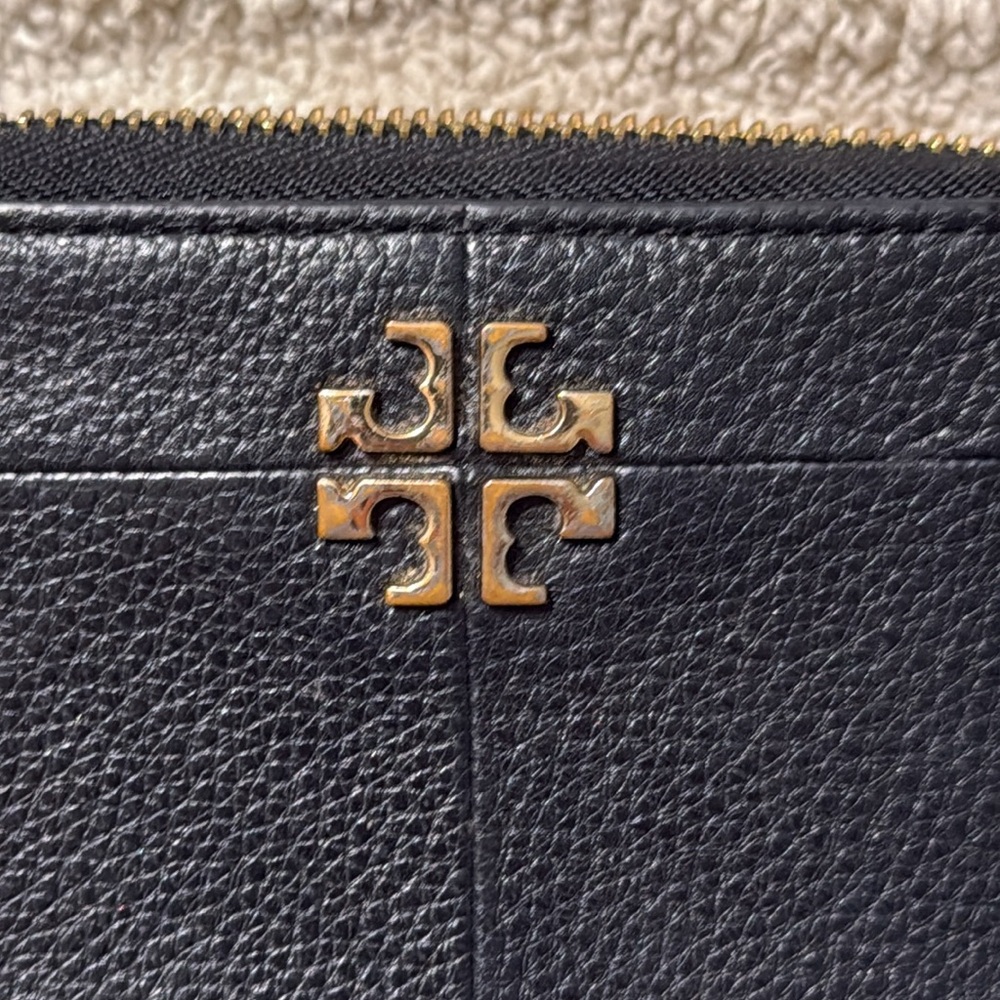 Tory Burch Ivy Smartphone Wristlet - Picture 3 of 9